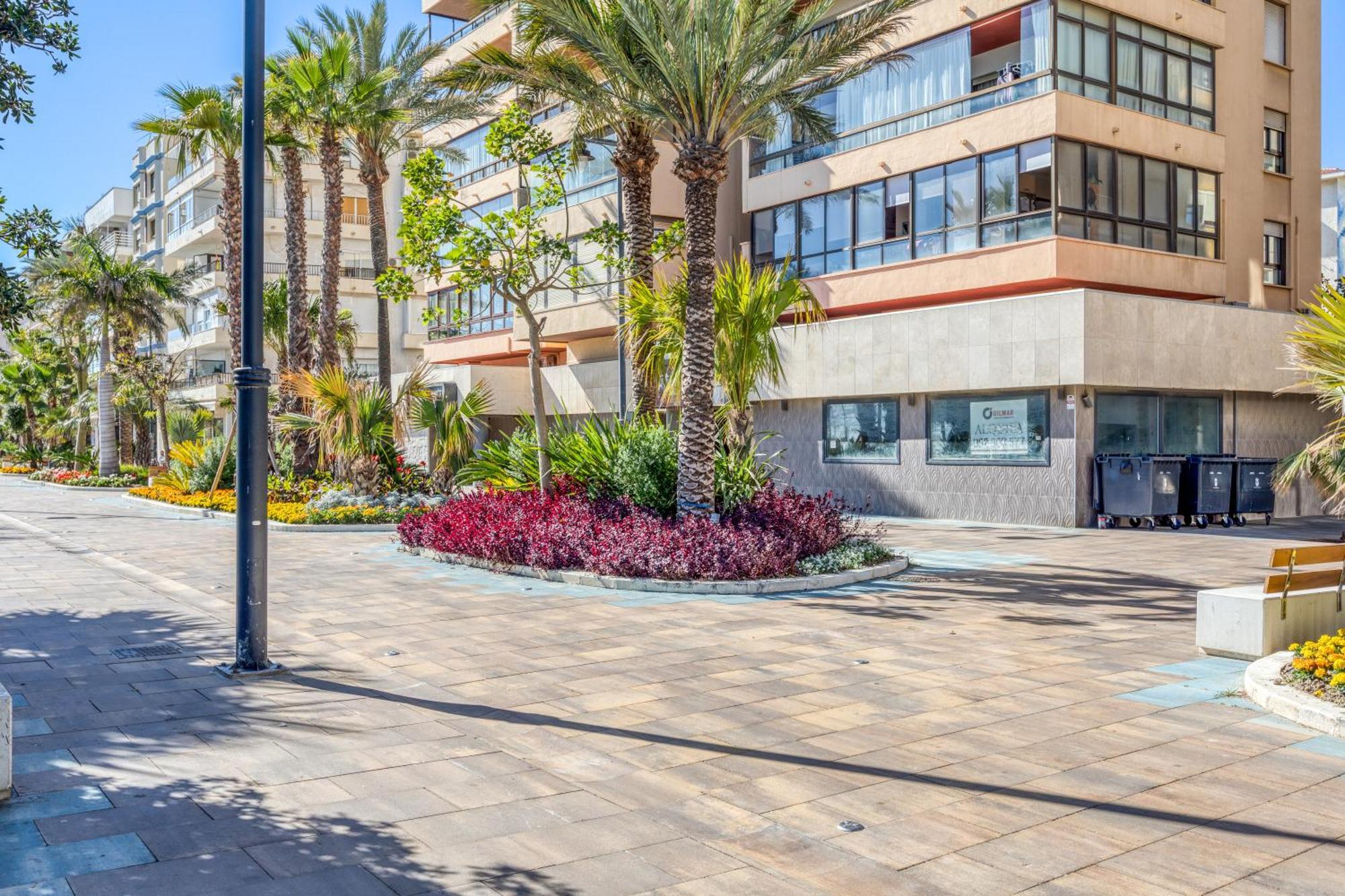 Hanami Plaza Abc Estepona Buitenkant foto