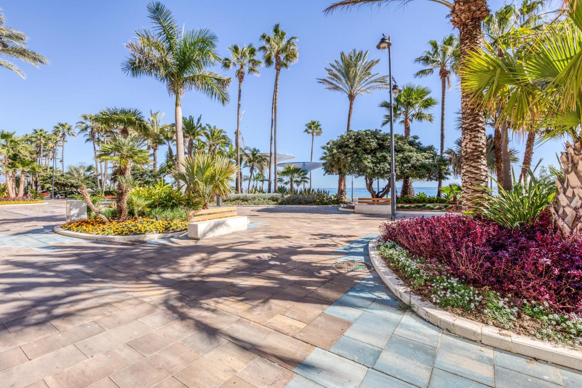 Hanami Plaza Abc Estepona Buitenkant foto